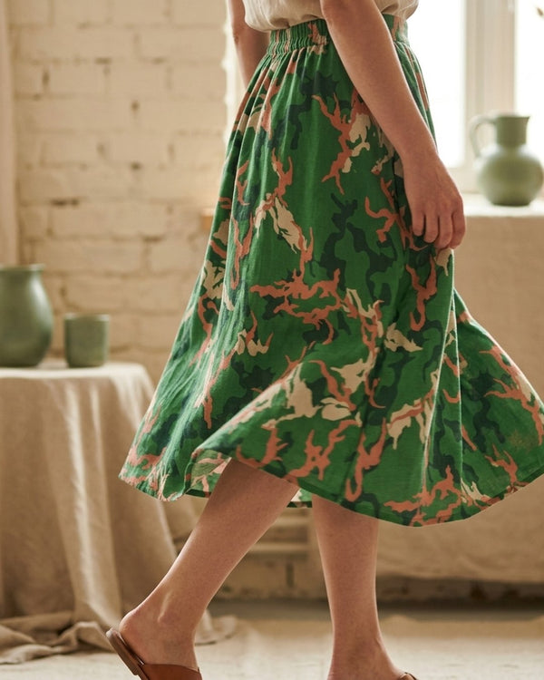 Zastosowanie Len Craspo Drukowana Camo Green: Spódnica midi lniana