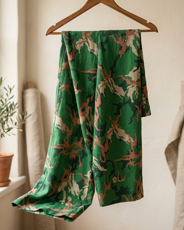 Zastosowanie Len Craspo Drukowana Camo Green: Spodnie szerokie lniane