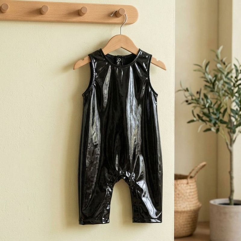 Latex Czarny – ubranko dziecięce z tej tkaniny