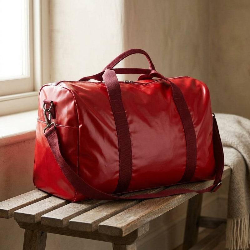 Moncler Czerwony – torba sportowa z tej tkaniny