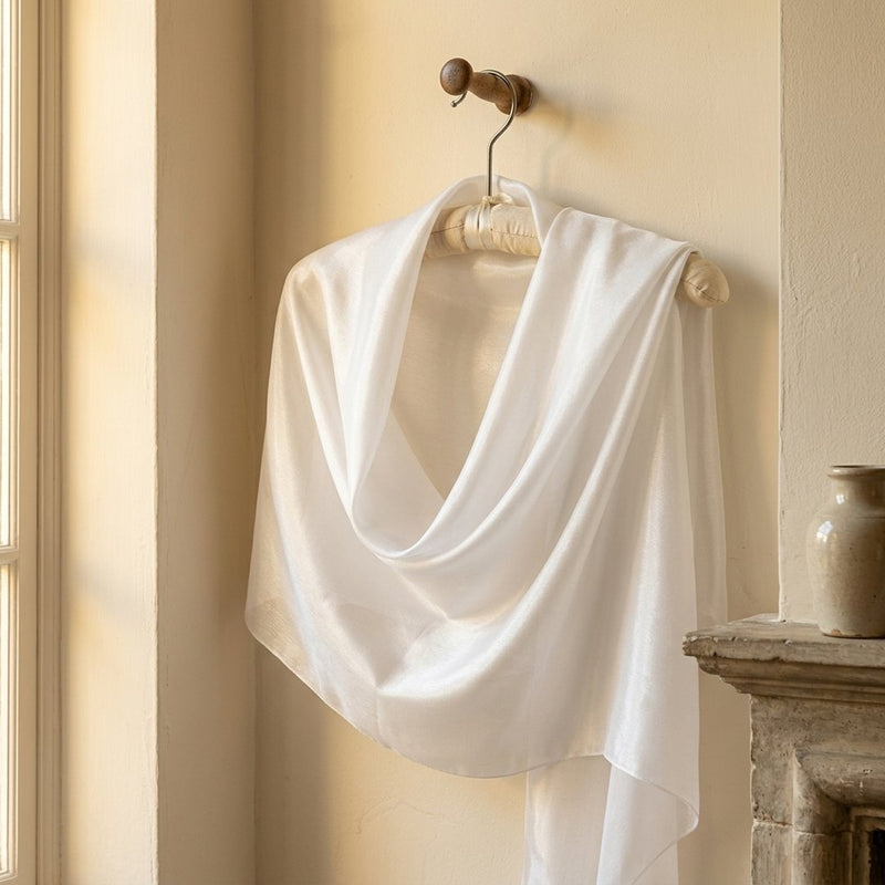 Organza Premium Biała – narzutka wieczorowa z tej tkaniny