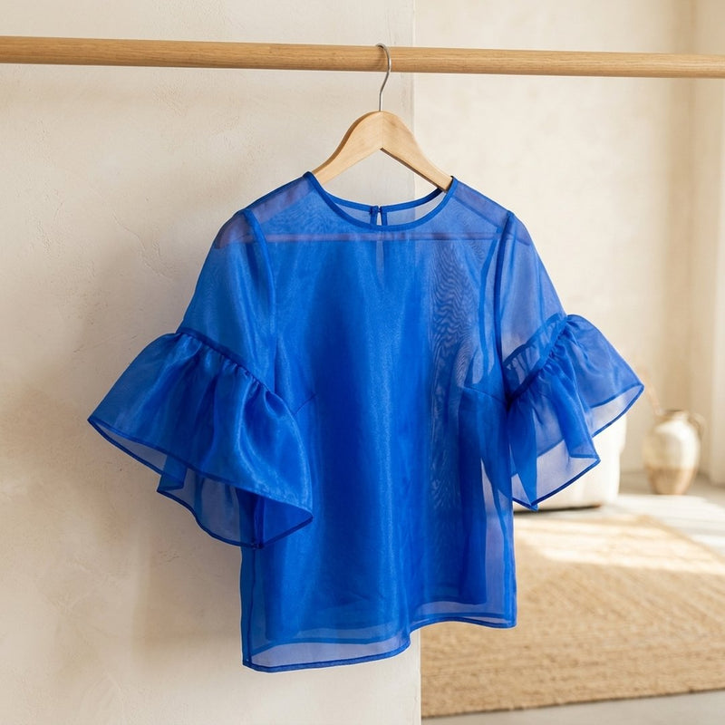 Organza Premium Niebieska – bluzka z falbaną z tej tkaniny