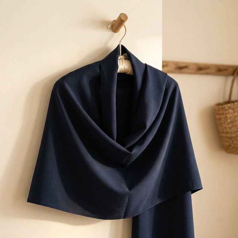 Silk Czarny – narzutka wieczorowa z tej tkaniny