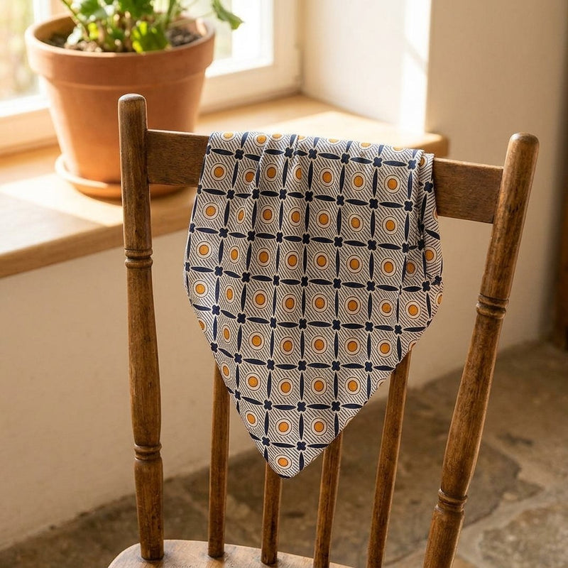 Silk Drukowany Granatowa Geometria Paris – apaszka chusta z tej tkaniny