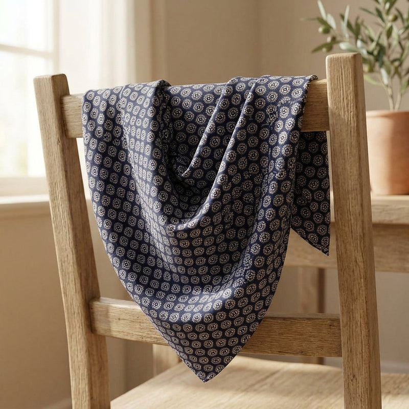 Silk Drukowany Granatowy Wzory – apaszka chusta z tej tkaniny