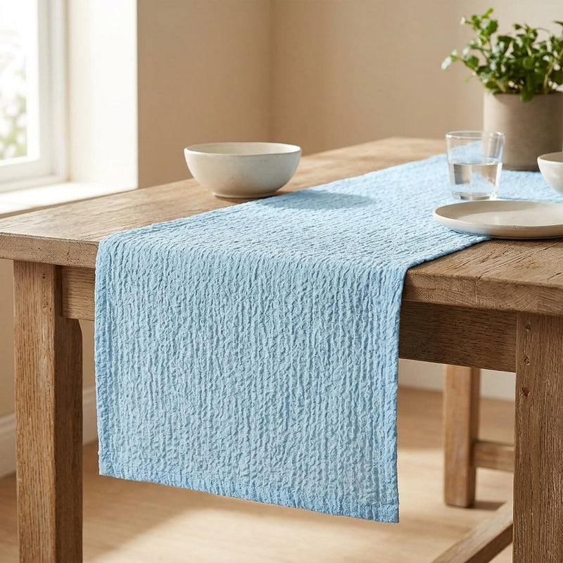 Żakard Baby Blue – bieżnik na stół z tej tkaniny